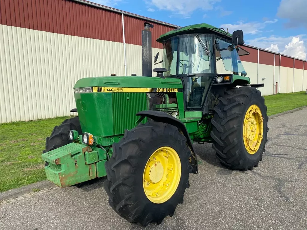 John Deere 4055