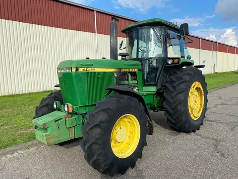 John Deere 4055