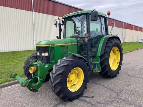 John Deere 6200 met fronthef en front aftakas