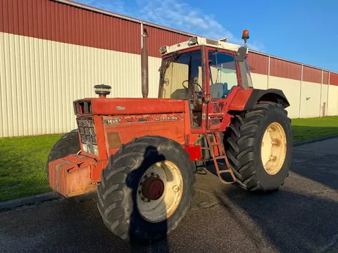 International 1455XL 30km/u, rood/wit, met 10 gaats vooras, IHC model