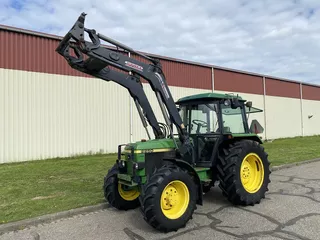 John Deere 2250 40km/u met Stoll frontlader