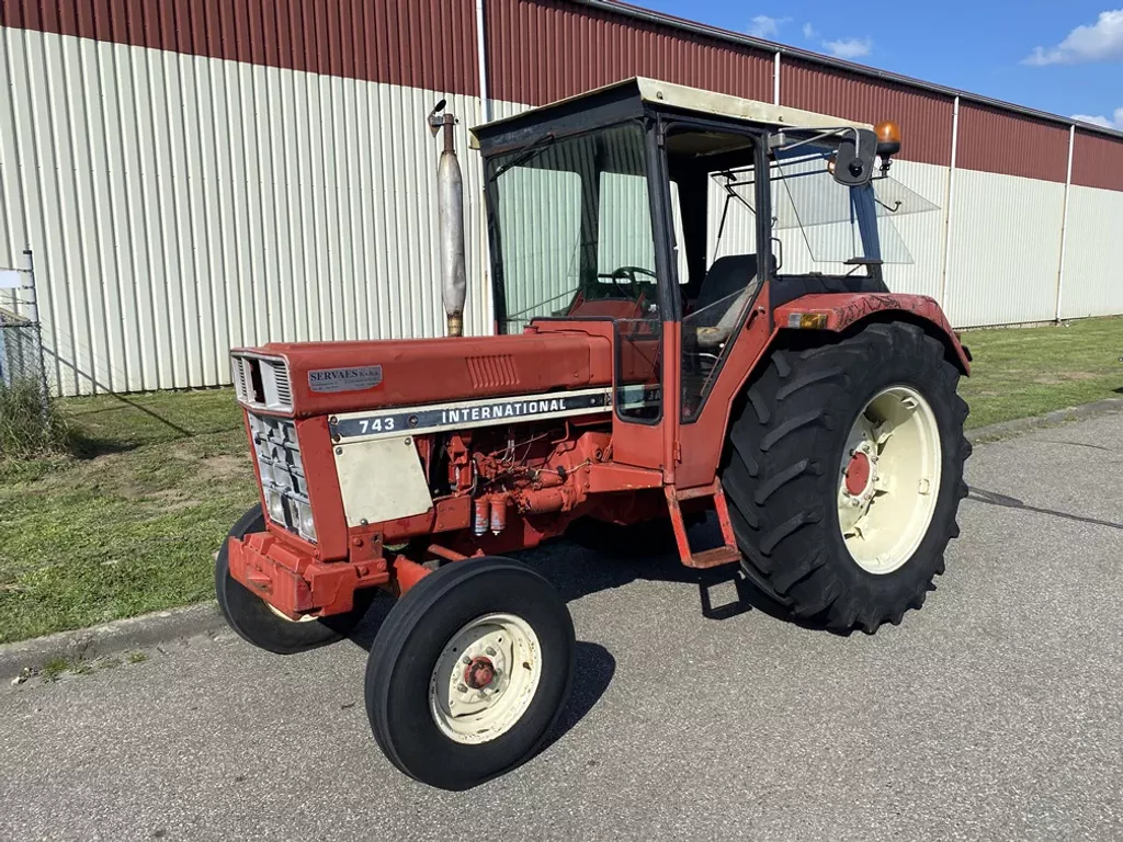 International 743 2wd hydr. besturing