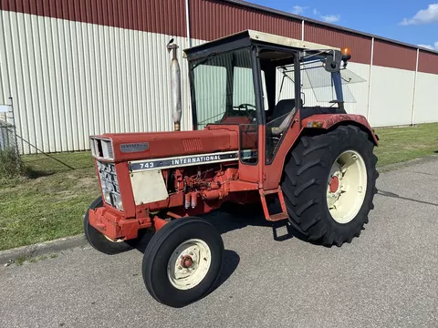 International 743 2wd hydr. besturing