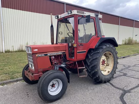 International 745XL 2wd