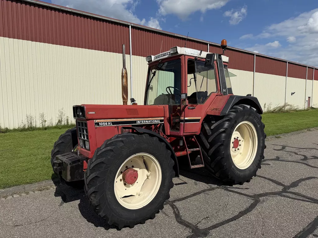 International 1056XL