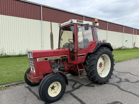 International 845XL 2wd