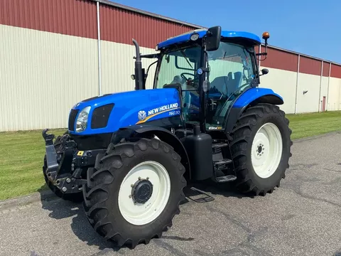 New Holland T6030 ELITE met fronthef en front pto