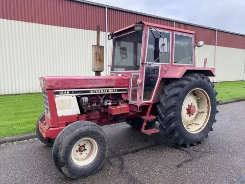 International 1246 2wd