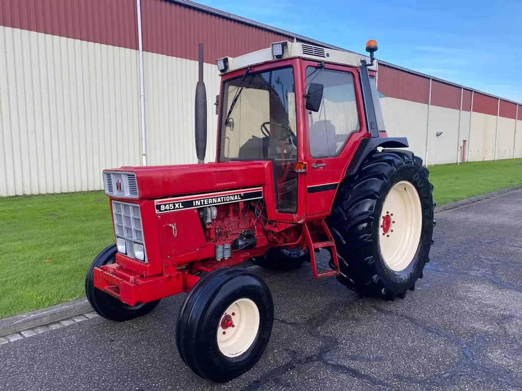 International 845XL 2wd